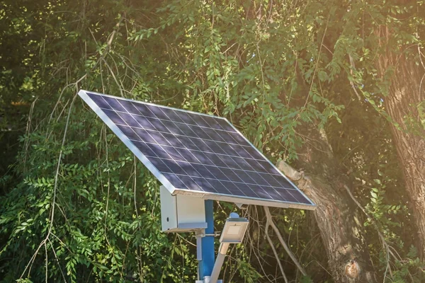 金属の構造の太陽電池パネル — ストック写真