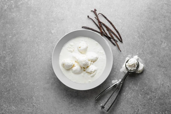 Смачне ванільне морозиво — стокове фото