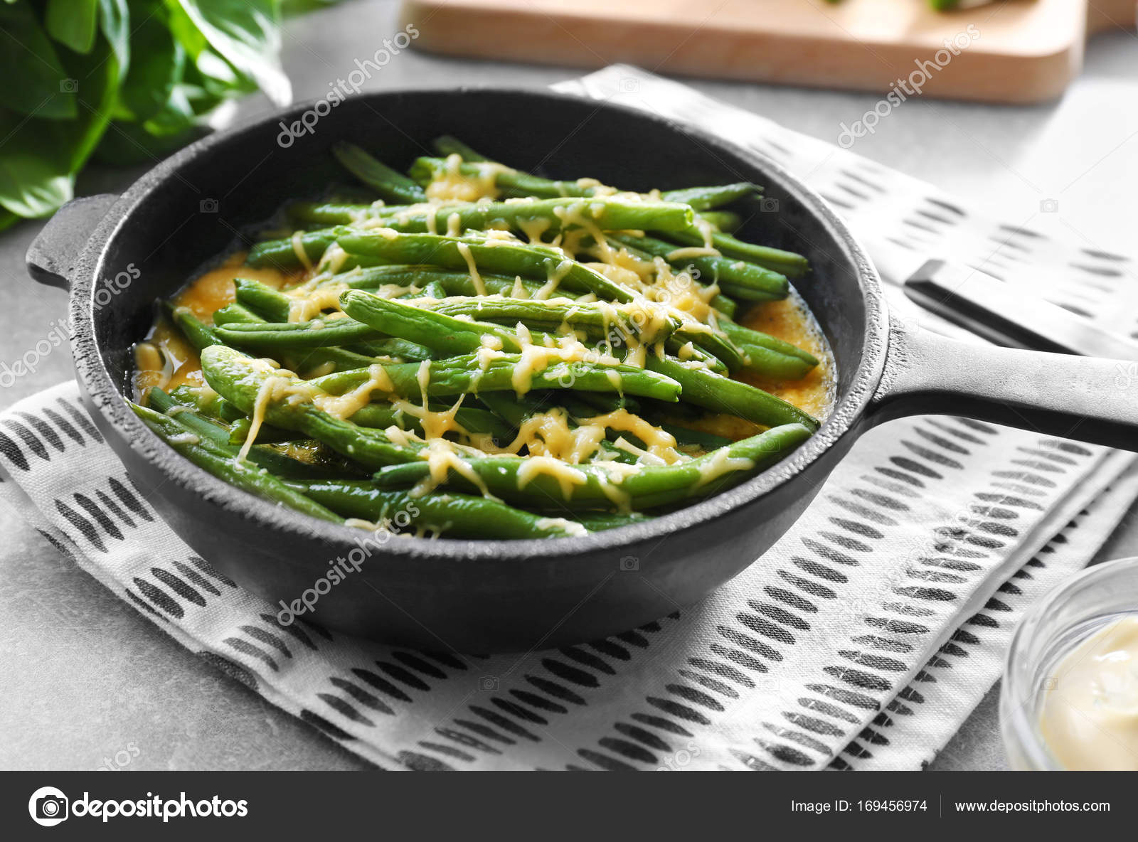 Говядина с фасолью и овощами. Блюда с фасолью и мясом. Фасоль с мясом рецепты приготовления на сковороде. Блюда из стручковой фасоли. Говядина со стручковой фасолью.