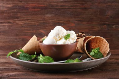 lezzetli vanilyalı dondurma