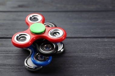 Farklı modern renkli spinners