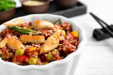 kahverengi pirinç ve sebze