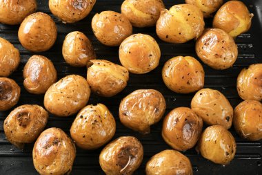 Birçok fırında patates