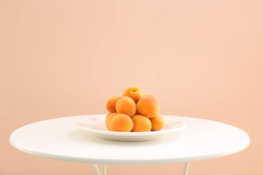 Masada olgun kayısı