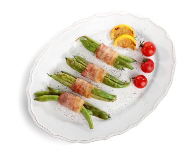 lezzetli pastırma sarılmış yeşil fasulye