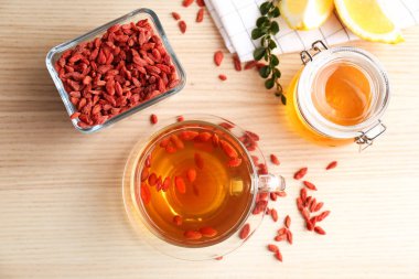 Goji çay ile kompozisyon 