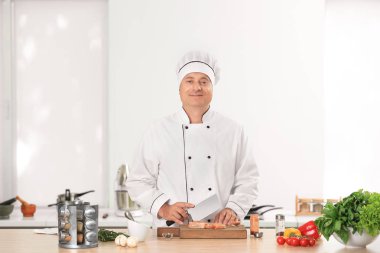 Erkek Şef kesim et mutfak