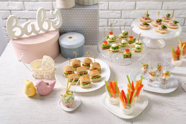 birçok farklı atıştırmalıklar