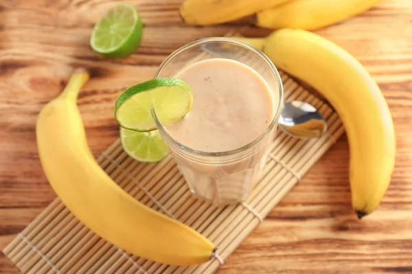 Läcker banan smoothie — Stockfoto