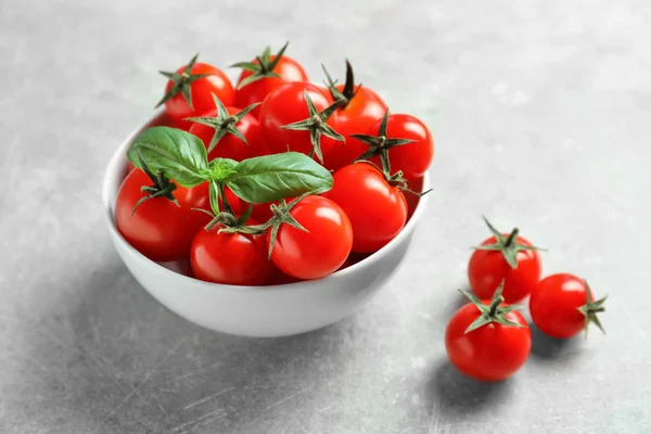 Tomates cereja maduros — Fotografia de Stock