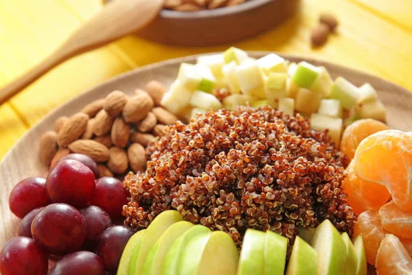 Quinoa, buah-buahan dan almond — Stok Foto