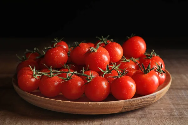 Tomates cereja maduros — Fotografia de Stock