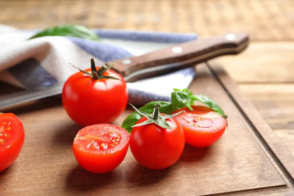 Fresh cherry tomatoes — Stock Photo, Image