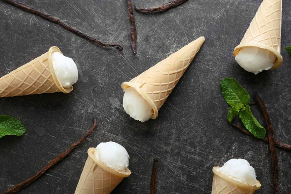 lezzetli vanilyalı dondurma