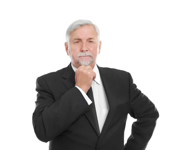 Bejaarde man in zwart pak op witte achtergrond — Stockfoto
