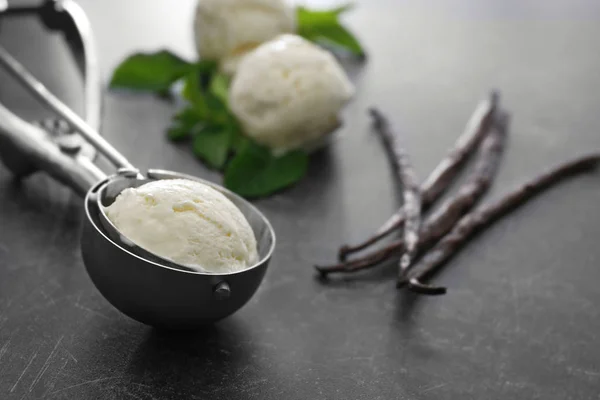 Delicious vanilla ice cream — Stock Photo, Image