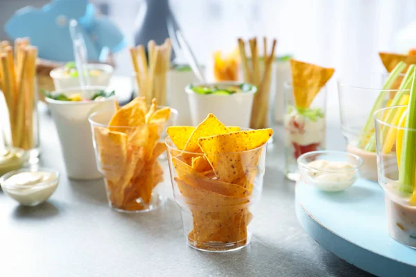 Bebek duş parti masada patatese