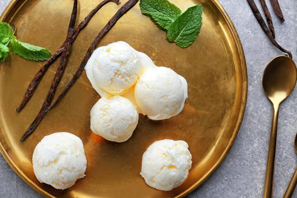 lezzetli vanilyalı dondurma