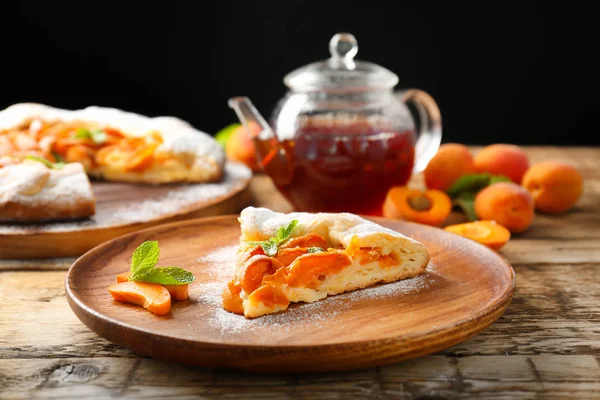 Délicieux gâteau aux abricots — Photo