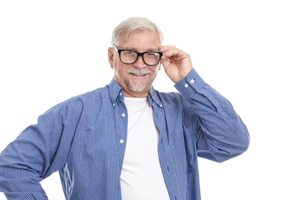 Homme âgé avec des lunettes sur fond blanc — Photo