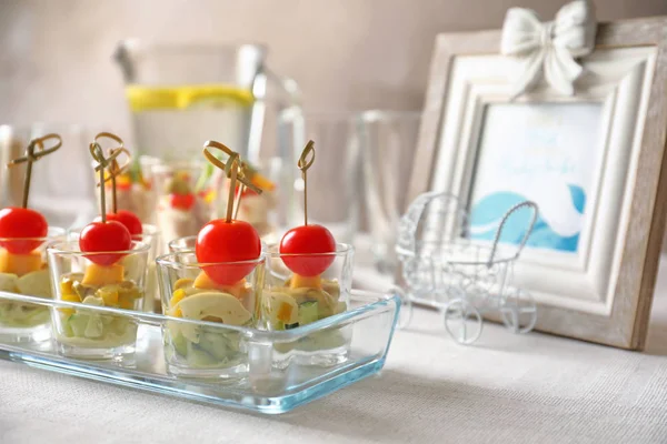 Lezzetli parti aperatifler cam tabak 