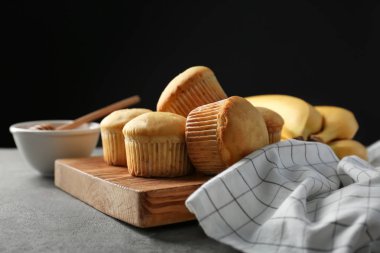 Muz kekler ile kompozisyon 