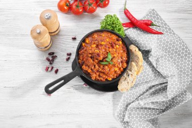 Chili con carne taze fesleğen ile 