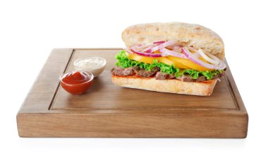 Biftekli sandviç ve ahşap tahta 