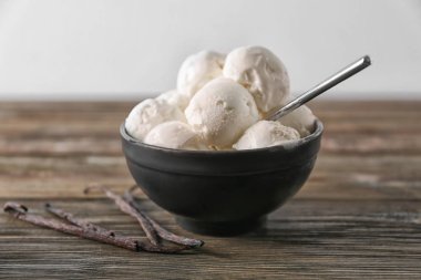 Vanilyalı Dondurma Topları