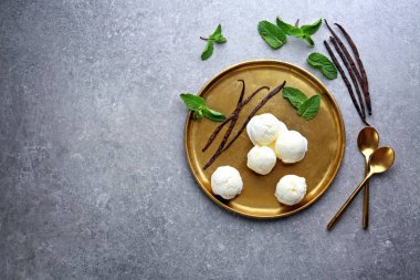 lezzetli vanilyalı dondurma