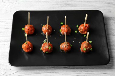 Lezzetli köfte ile plaka