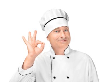 Beyaz arka plan üzerinde üniformalı erkek Şef