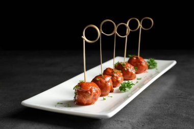 Lezzetli köfte ile plaka