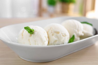 Vanilyalı Dondurma Topları