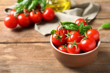 Taze vişneli domates.