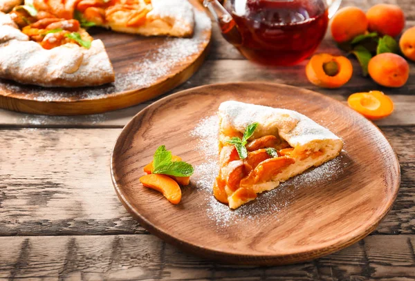 Delicious apricot cake — Stock Photo, Image