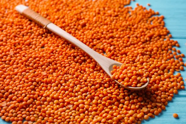Cucchiaio con lenticchie sane — Foto Stock