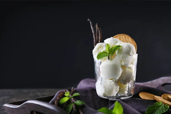 Delicioso helado de vainilla — Foto de Stock