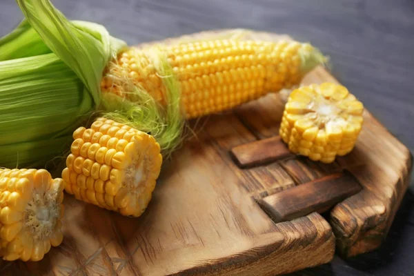 Čerstvé kukuřičné klásky — Stock fotografie