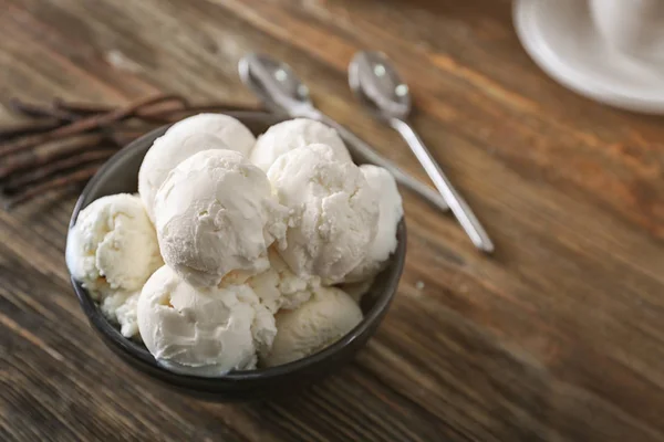 Boules de crème glacée vanille — Photo