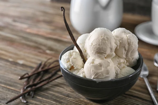 Vanilla ice cream balls — Stock Photo, Image