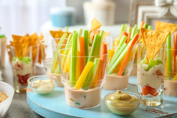 Nourriture savoureuse pour fête de douche de bébé — Photo