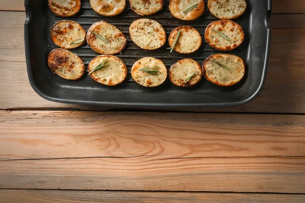 Delicious baked potato slices — Stock Photo, Image