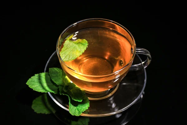 Xícara de chá de hortelã — Fotografia de Stock