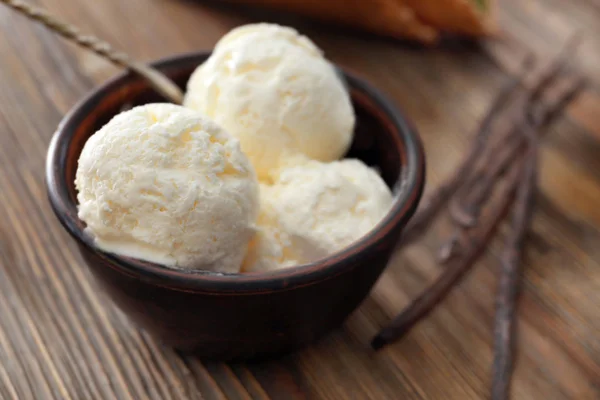 Delicious vanilla ice cream — Stock Photo, Image