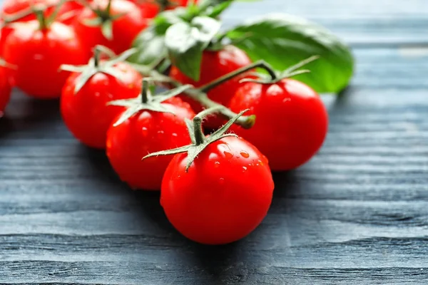 Fresh cherry tomatoes — Stock Photo, Image