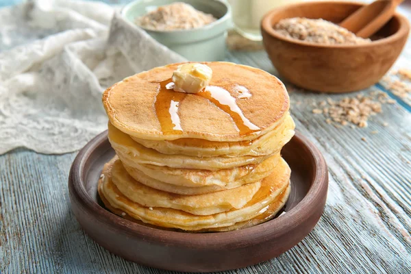 Prato com panquecas saborosas — Fotografia de Stock