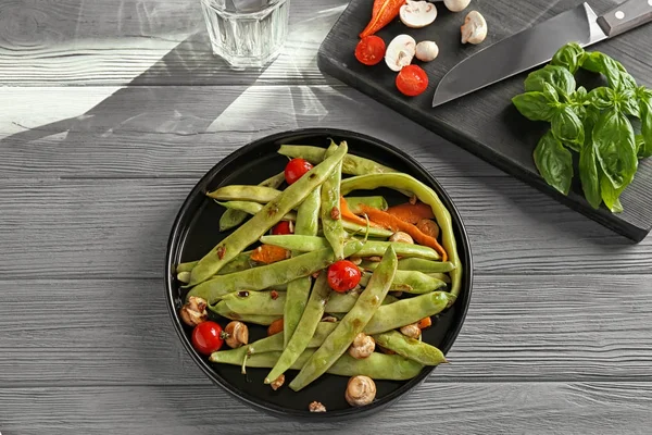 Delicious green beans, mushrooms and cherry tomatoes — Stock Photo, Image