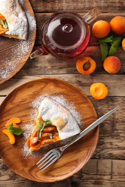 Délicieux gâteau aux abricots — Photo