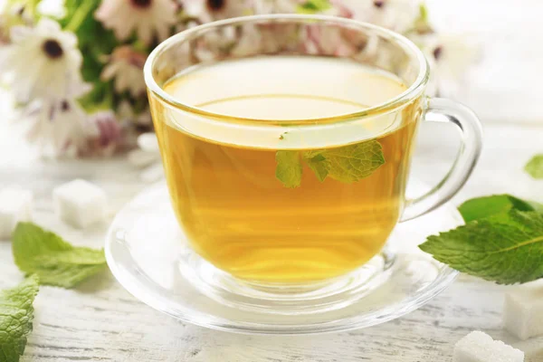 Filiżanka herbata miętowa — Zdjęcie stockowe